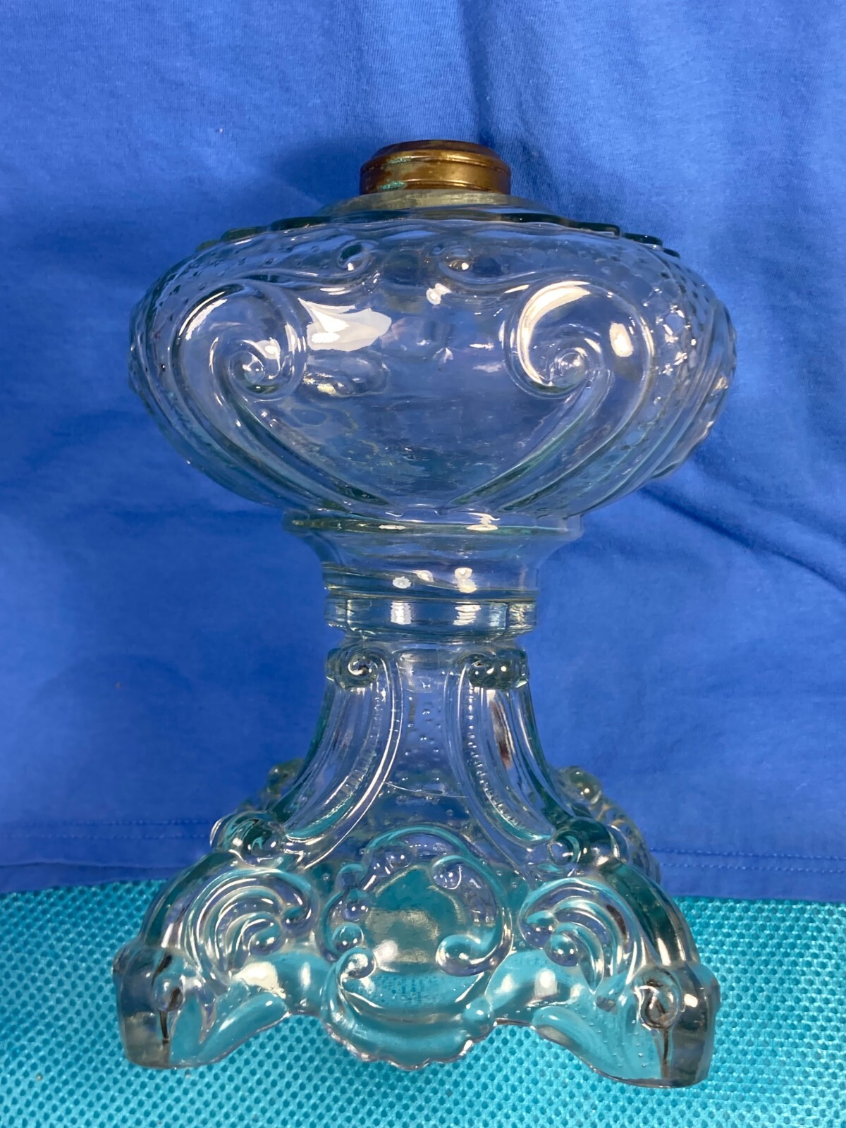 ANTIQUE ORIGINAL 1900+ PRINCESS FEATHER OIL LAMP WITH ORIGINAL CHIMNEY