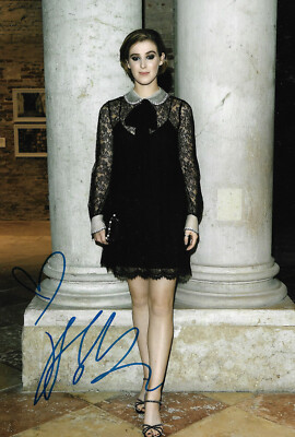 Honor Swinton Byrne Autogramm signed 20x30 cm Bild