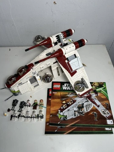 LEGO Star Wars: Republic Gunship (75021) With Extra Clones