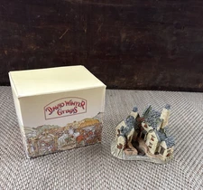 David Winter Cottage Fisherman's Wharf  With Box 1983