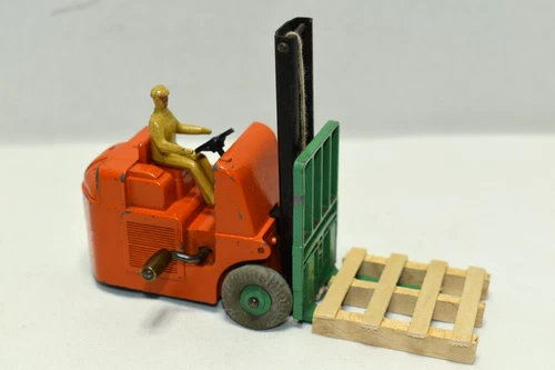 Dinky Toys 401 Coventry Climax Fork Lift Truck W/Pallet