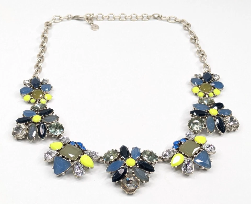 Collar Stella & Dot Amarillo, Azul y Gris Acrílico Floral Colgantes Tono Plata Foto 2 de 4
