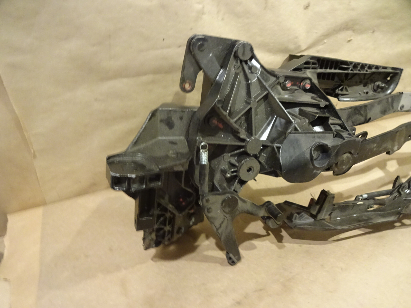 Ferrari California - RH Rear Roof Kinematic /Hinge  P/N 86545900
