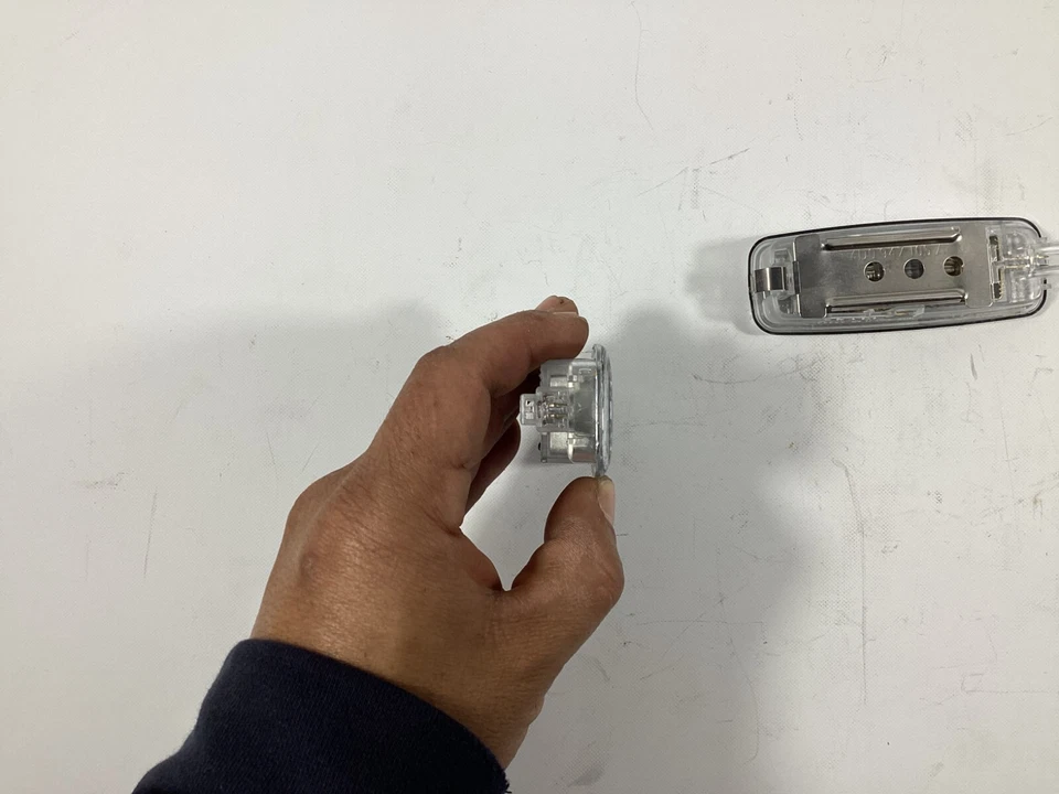 AUDI A6 2005-2011 PARASOL DELANTERO LUZ INTERIOR LÁMPARA 4D0947105A OEM. Foto 4 de 4