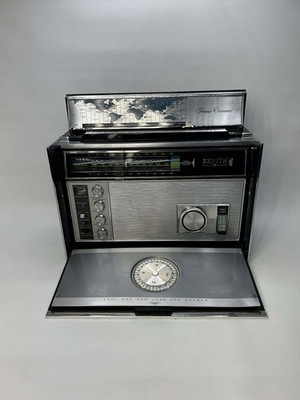 Zenith Royal Model 7000 Trans-Oceanic 12 Band Transistor Radio