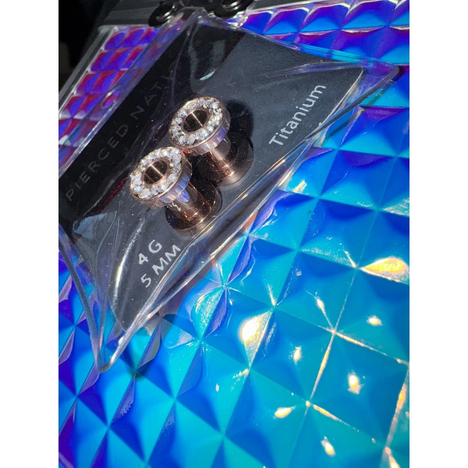 Pierced Nation 4G 5 mm Oro Rosa Titanio Circonita cúbica Gema Tapón para los oídos Túnel Calibre Joyería Foto 2 de 3