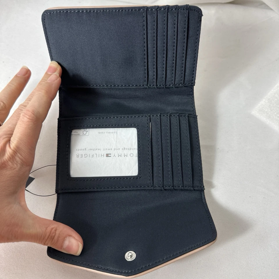 TOMMY HILFIGER WOMENS WALLET  Envelope Wallet  Jacquard NEW with Tag - Image 4 of 4