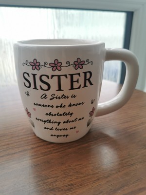 SCHWESTER - KERAMIKTASSE WEISS ROSA & SCHWARZ - UNBENUTZT - BLUMEN & TEXT