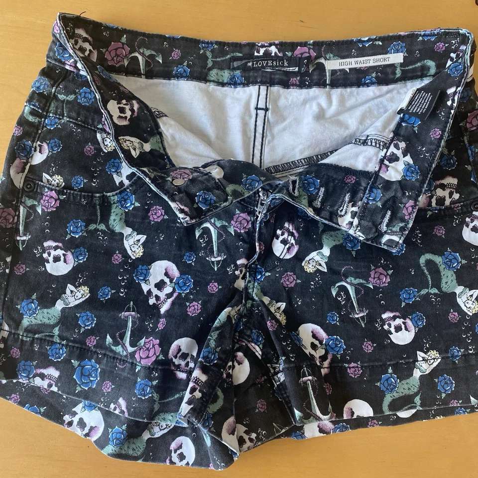Pantalones Cortos Hot Topic Para Mujer Lovesick Punk Calavera Ancla Floral Negros Talla 3 Foto 3 de 4