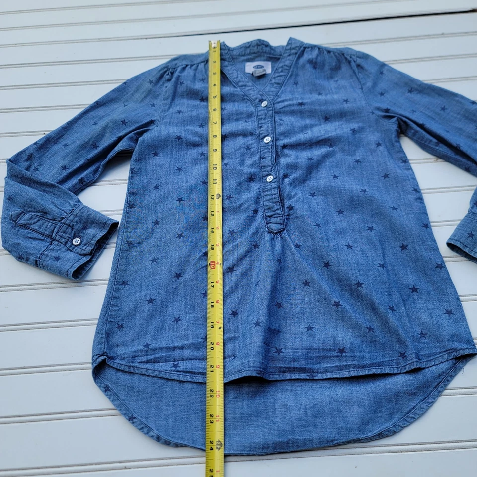 Blusa Old Navy Meninas Azul Denim Estrelas Hi Low Light Botão Camisa M (8) - Imagem 4 de 4
