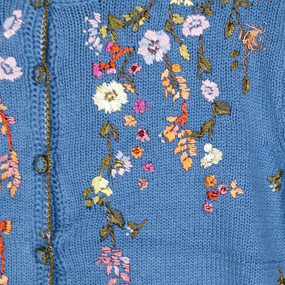De Colección Maggie Dulce Azul Floral Bordado Cárdigan Suéter GRANDE Cottage Core Foto 4 de 4