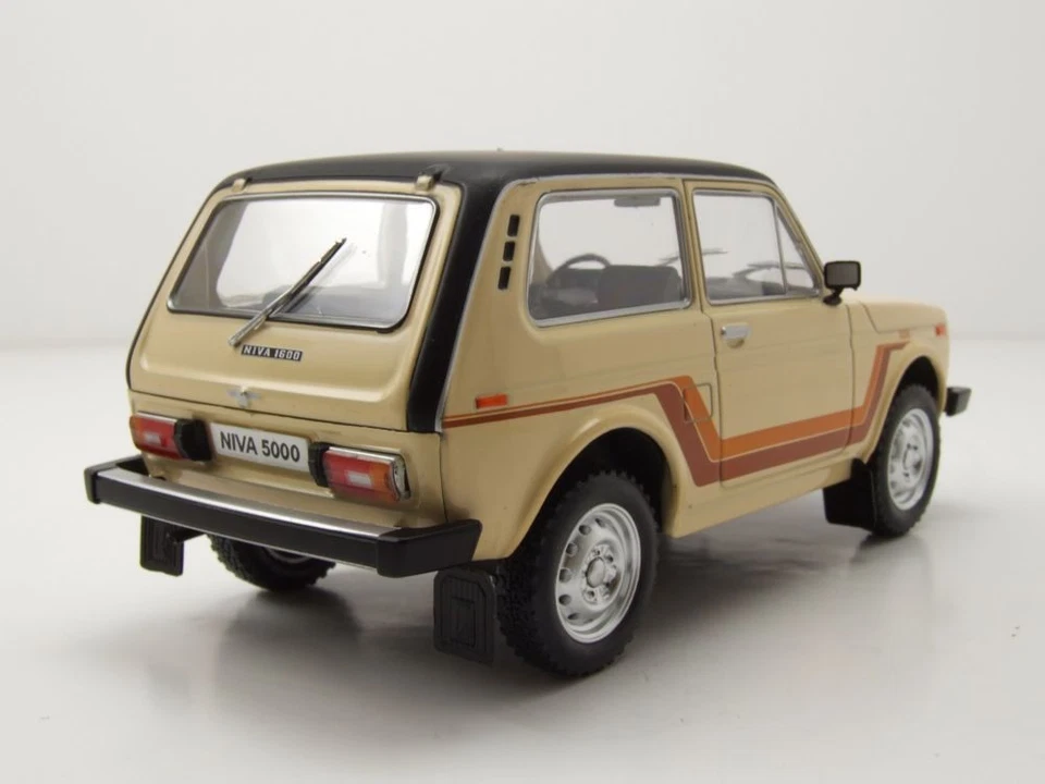 Lada Niva 5000 1980 beige Modellauto 1:24 Whitebox - Bild 2 von 4