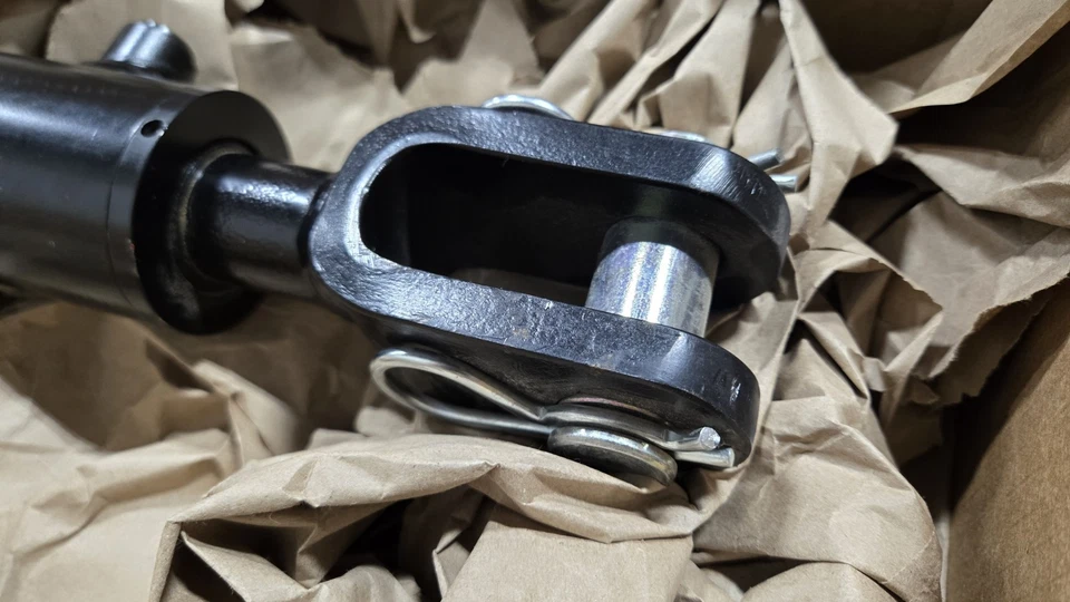 Cilindro de fijación de garra Toro Dingo #121-4470 Foto 2 de 4