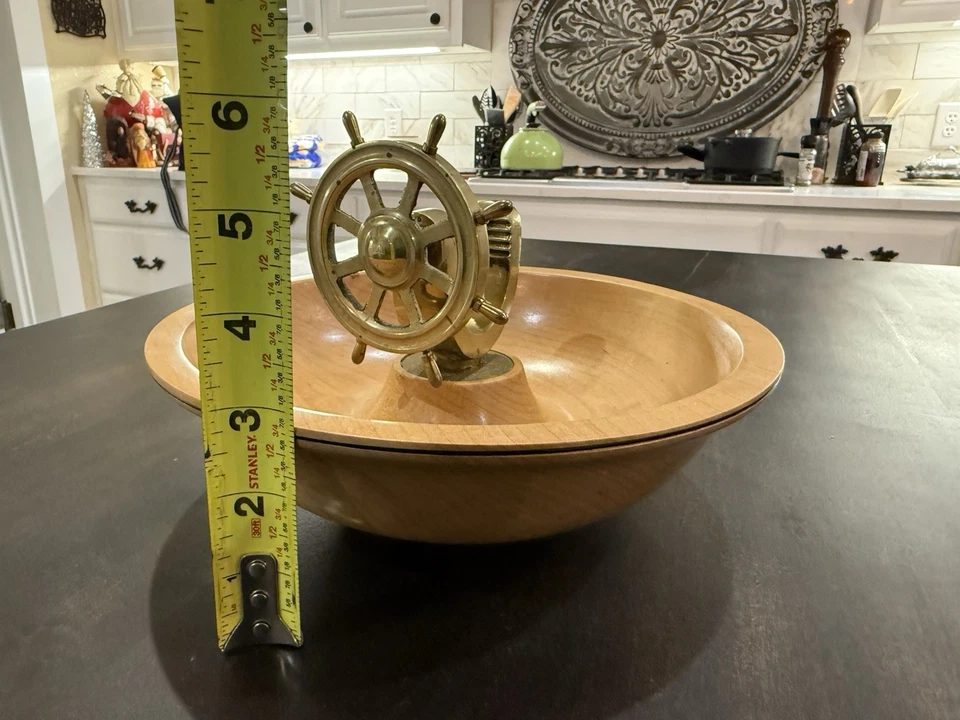 Винтажное латунное корабельное колесо и резная чаша из клена Lou Rudinski 9,5 дюйма - Изображение 3 из 4