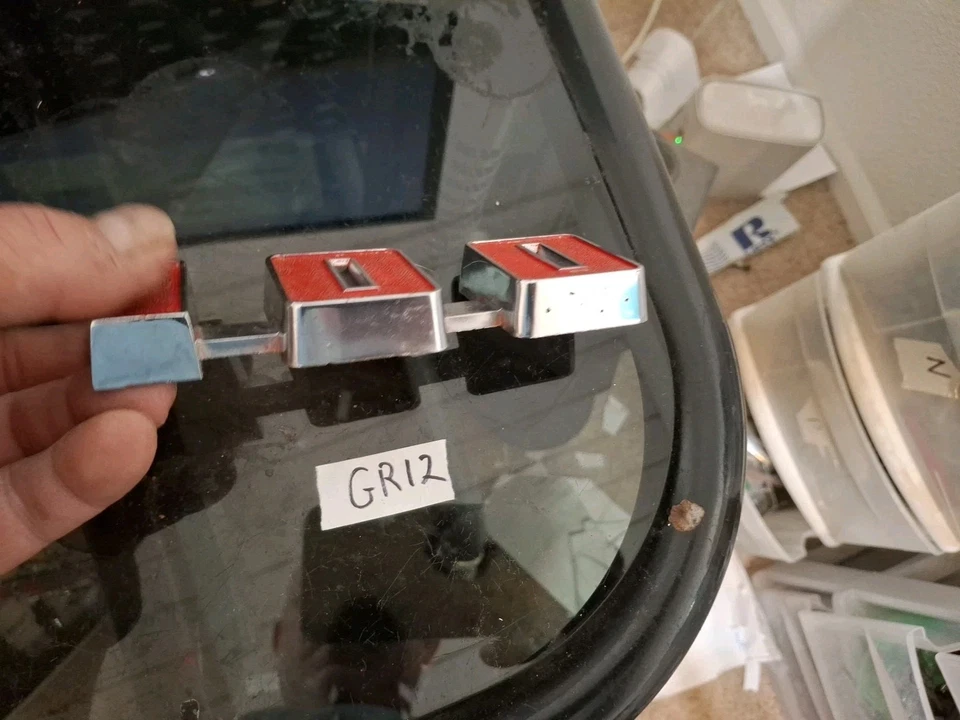 VINTAGE 1957 GMC 100 TRUCK GRILLE EMBLEM OEM ORIGINAL 2350029 GM - Image 4 of 4