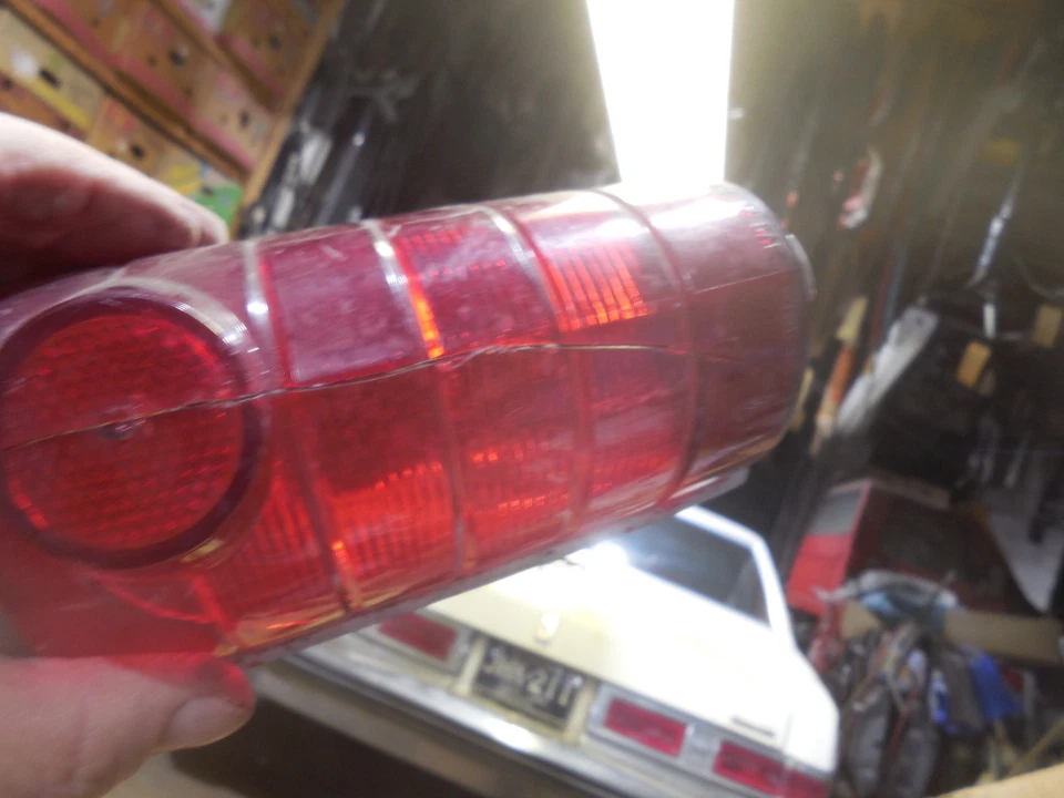 Pontiac Tempest 1964 OEM GM extensión de cuarto lateral derecho con lente y bisel 5955303 Foto 4 de 4