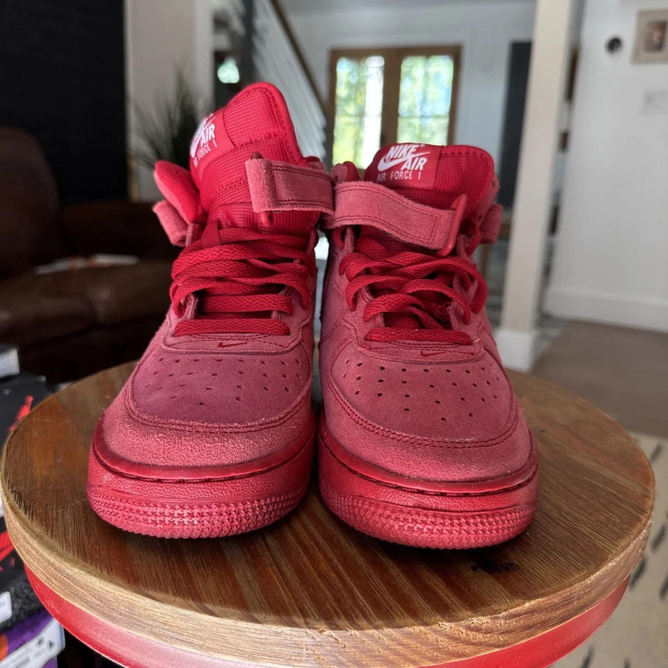 Nike Airforce 1 Gimnasio Rojo Gamuza talla 6y 614195-603- Usado Foto 2 de 4