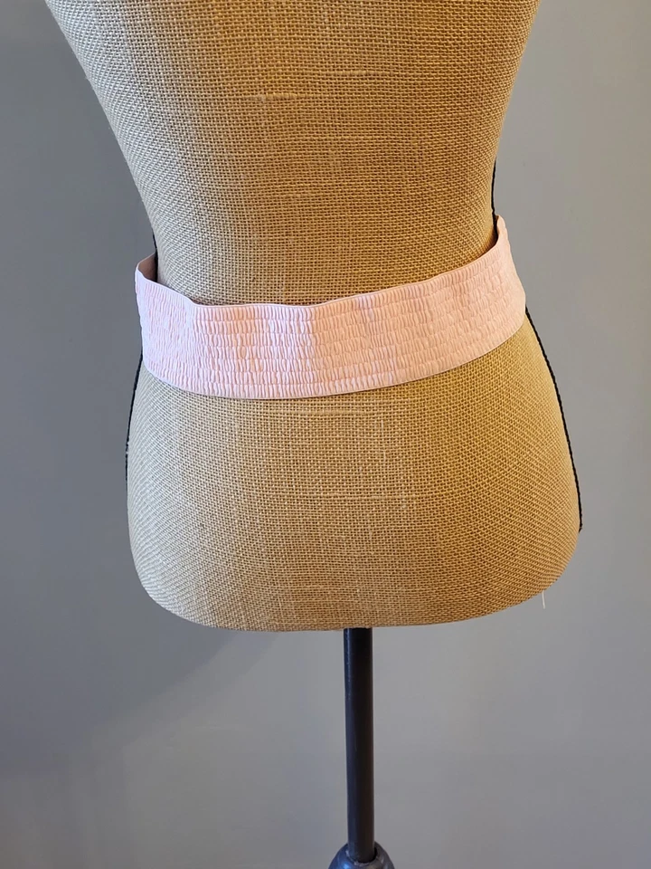 Cinturón elástico rosa Charmant Inc. vintage años 80 con hebilla de resina iridiscente mediano Foto 4 de 4