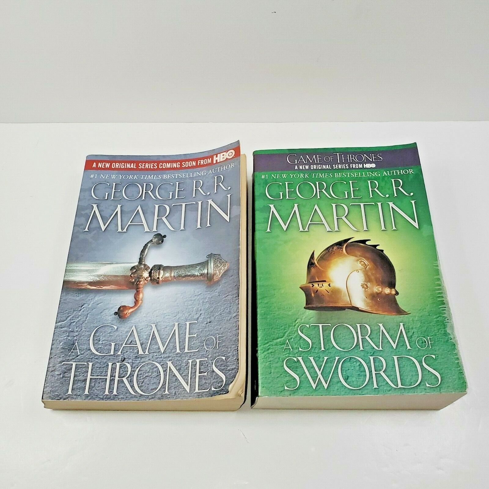 A Storm of Swords: A Song of Ice and Fire: Book Three: Martin, George R.  R.: 9780553381702: : Books