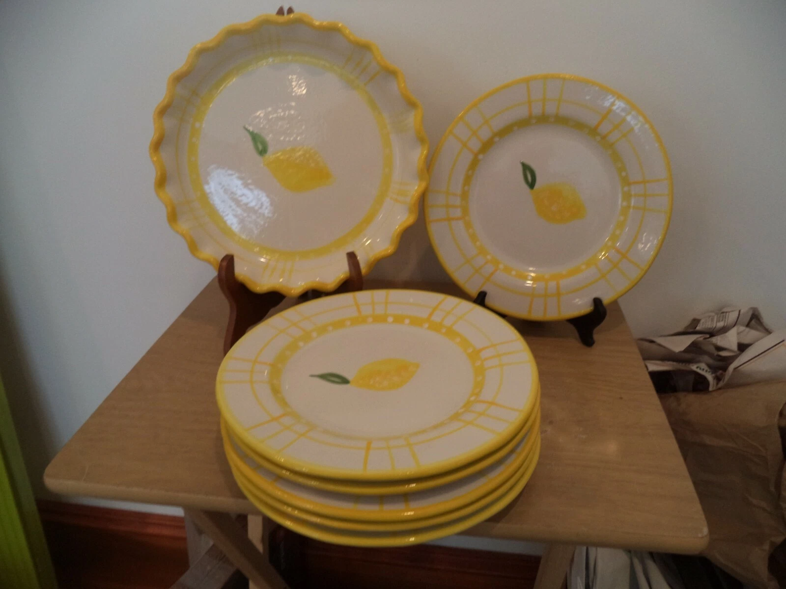 MESA HANDCRAFTED STONWARE Fluted Pie Pan Lemons 10" & 6 - 9" MATCHING PLATES
