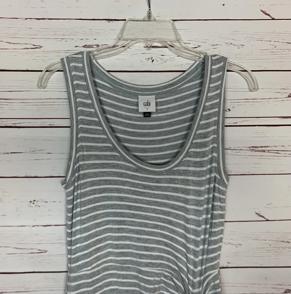 Maxi Vestido Largo de Verano Cabi Para Mujer S Pequeño Gris Blanco Rayas Fácil Sin Mangas Foto 4 de 4