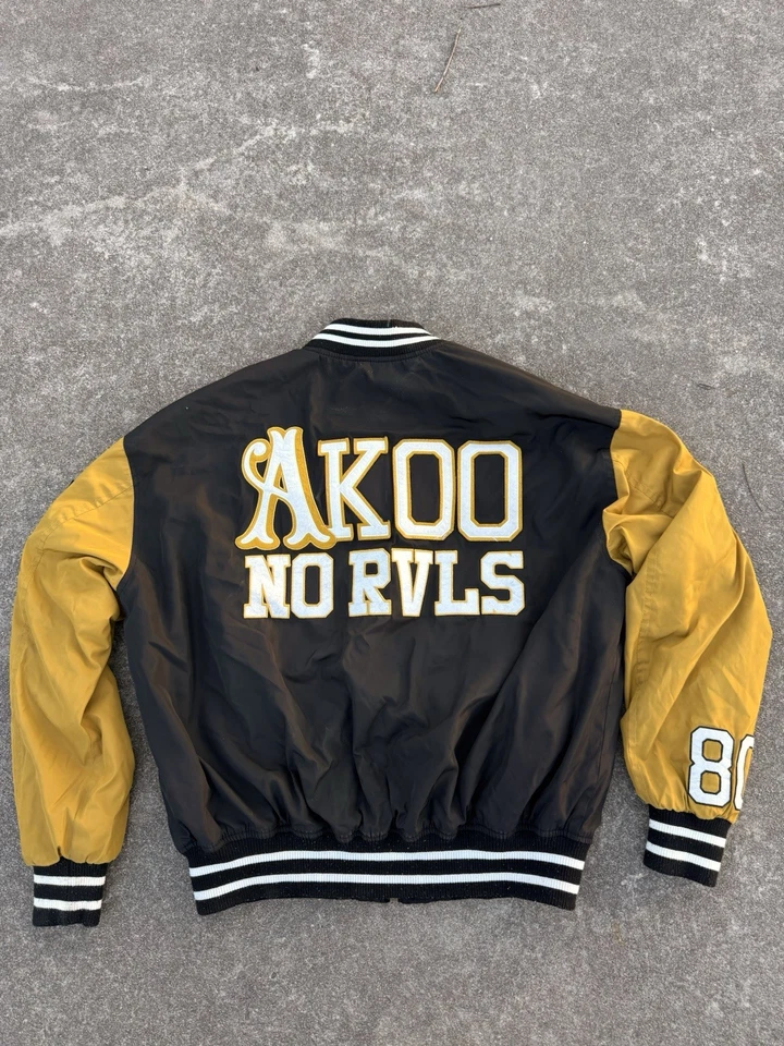 Chaqueta universitaria de bombardero Akoo para hombre talla L en negro y amarillo Foto 2 de 4