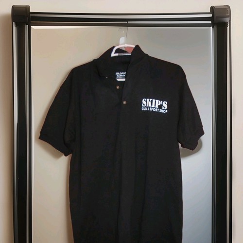 CAMISA POLO SKIPS GUNS AND SPORTS SHOP PARA HOMBRE TALLA MEDIANA USADA 1 VEZ - Imagen 1 de 3