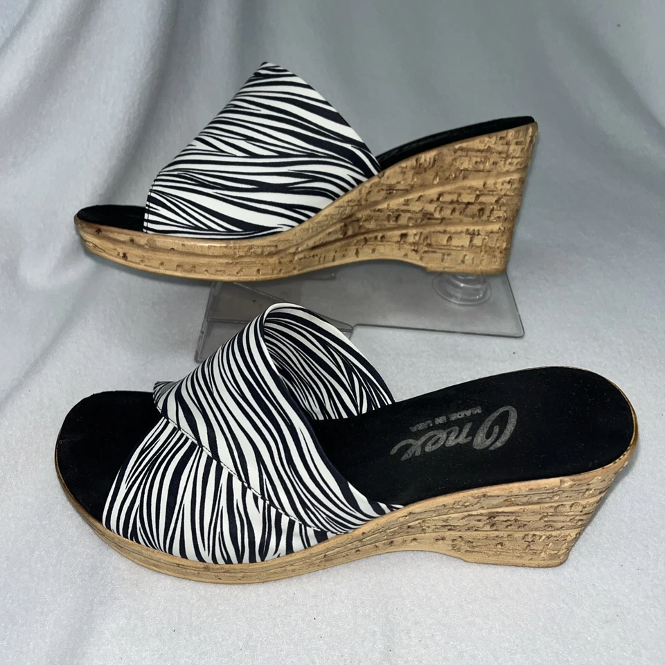 Sandalias/diapositivas de cuña Onex para mujer talla 10 con patrón de cebra Foto 3 de 4