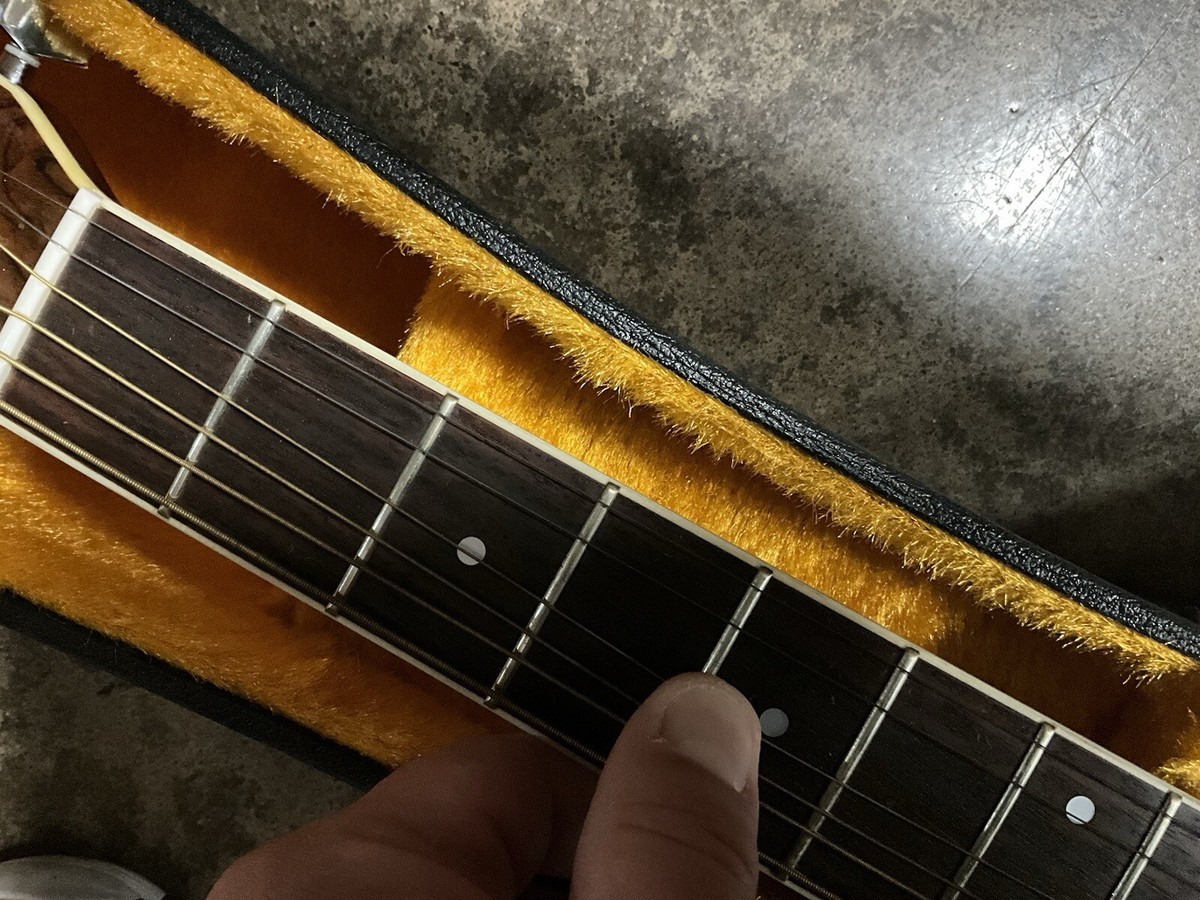 Morris MF-40 (copy Martin 00-28) acoustic guitar made in Japan