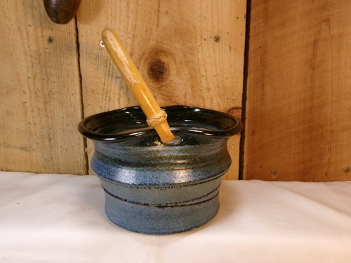 Vintage Stoneware Pottery Hand Crafted Basket with Bamboo Handle - Picture 3 of 6