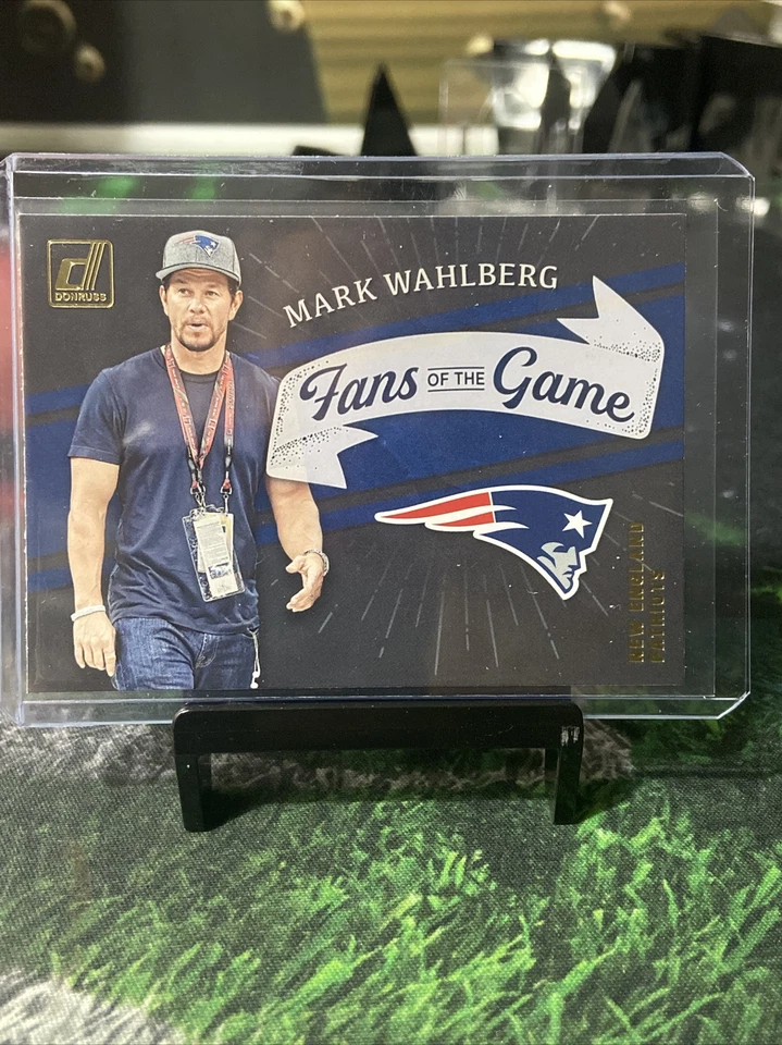 MARK WAHLBERG - FANS OF THE GAME - NEW ENGLAND PATRIOTS - 2022 DONRUSS FOOTBALL - Image 2 of 4