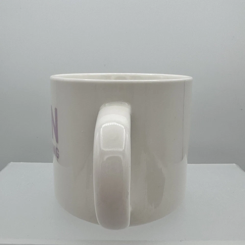 Caneca de café Queen Of Everything Target Home Essentials porcelana - Imagem 4 de 4