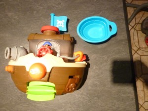 Jouet De Bain Eau Bateau Pirate Enfant Bebe 1er Age Jeu D Eau Ebay