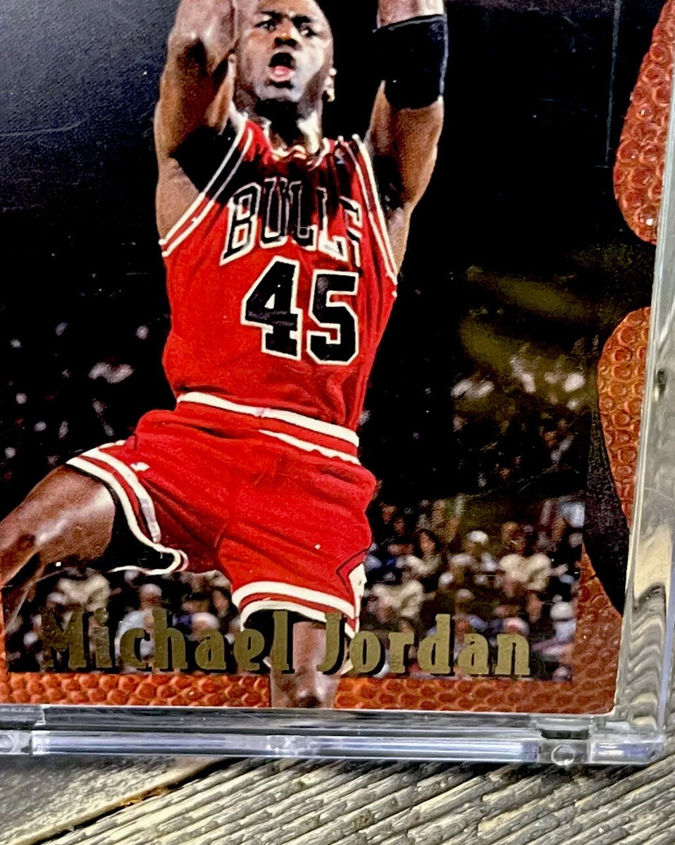 Michael Jordan Card TOPPS 90's GOLD FOIL SP AUTHENTIC WEARING
