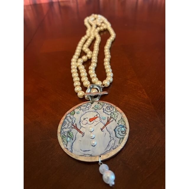 ★PEARLY MORE★ Holiday with Snowman Necklace Amazon.com: Essencedelight Christmas Snowman Pendant