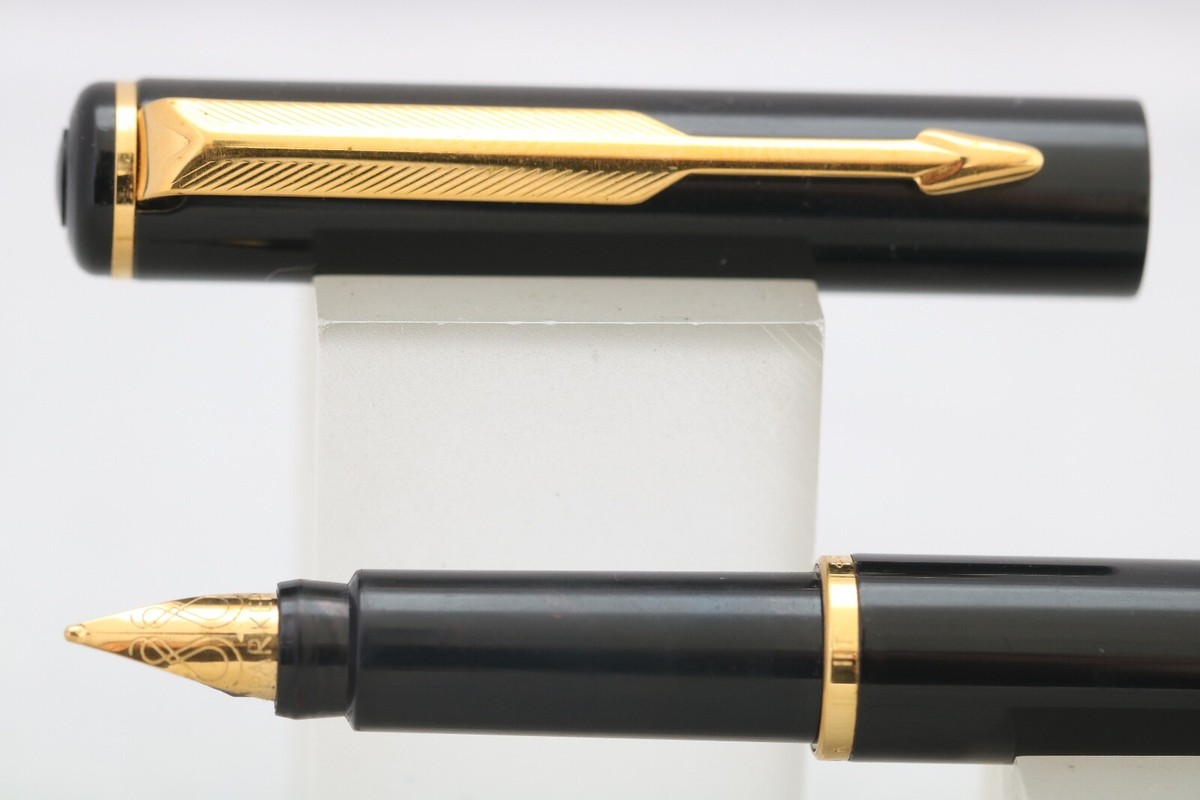 Vintage (1995) Parker Rialto Lacquered Black Medium Fountain Pen