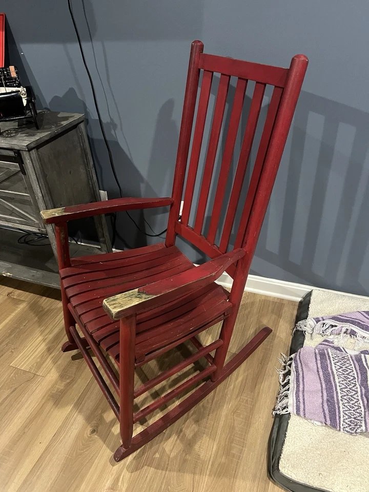 Mecedora Troutman fabricada en madera maciza en excelente estado bonita pieza Foto 2 de 3