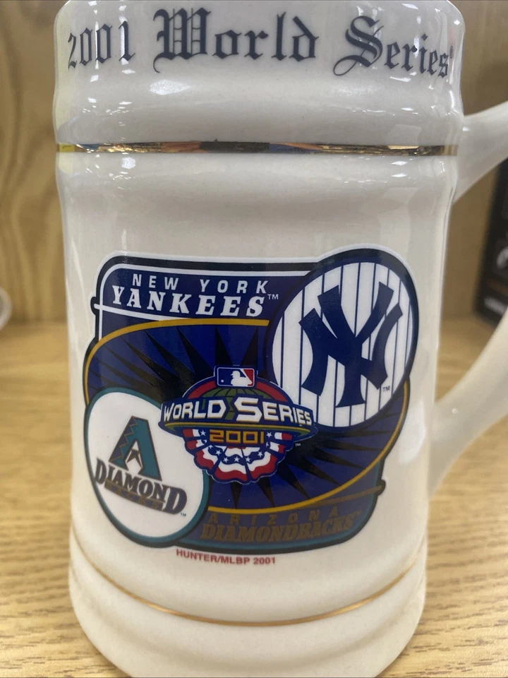 DIAMONDBACKS & YANKEES - 2001 WORLD SERIES CERAMIC STEIN - Image 2 of 4
