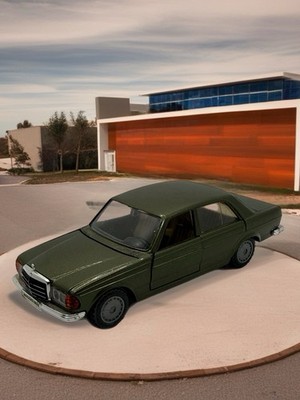Rare Green Cursor Mercedes-Benz 200-280E Model 576, Diecast 1:35 Scale Model Car