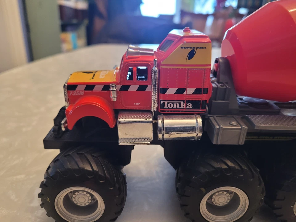 TONKA / MAISTO - MONSTRUOS DE CANTERA - CAMIÓN DE CEMENTO - 1999 - METAL PLÁSTICO - 9" X 4" Foto 3 de 4