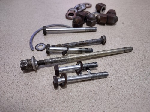 Honda CB 77 CB77 Superhawk Cylinder Head Case Hardware Lot #325.1-40 - Picture 4 of 9