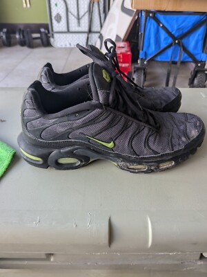 nike air max plus black volt glow