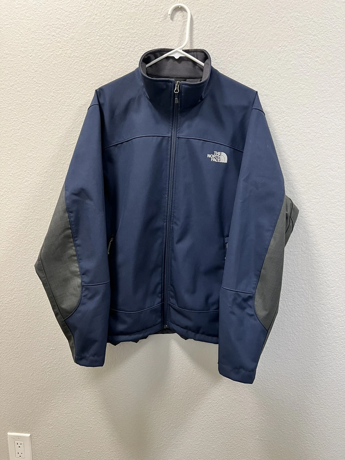 The North Face Apex Bionic jacket, navy blue and gray men’s size XL