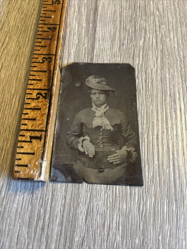 Vtg 1800s Sixth Plate 1/6 Tintype Photo Victorian Woman Lace Scarf Floral Hat - Picture 7 of 7
