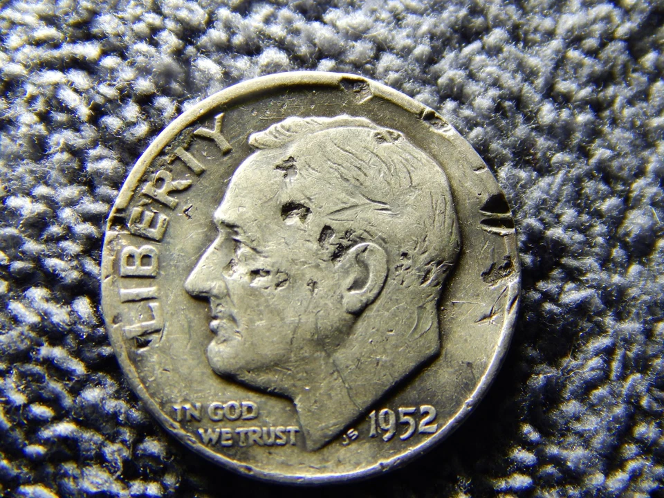 1952 D Roosevelt Dime ONE HUGE MINT ERROR both sides of coin - Image 4 of 4