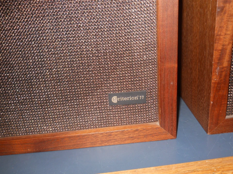 PAR DE ALTAVOCES CRITERIO 77 AÑOS 70 DE COLECCIÓN 30 VATIOS 99-02321WX GAMA H. F. MADERA 8 OHM  Foto 4 de 4