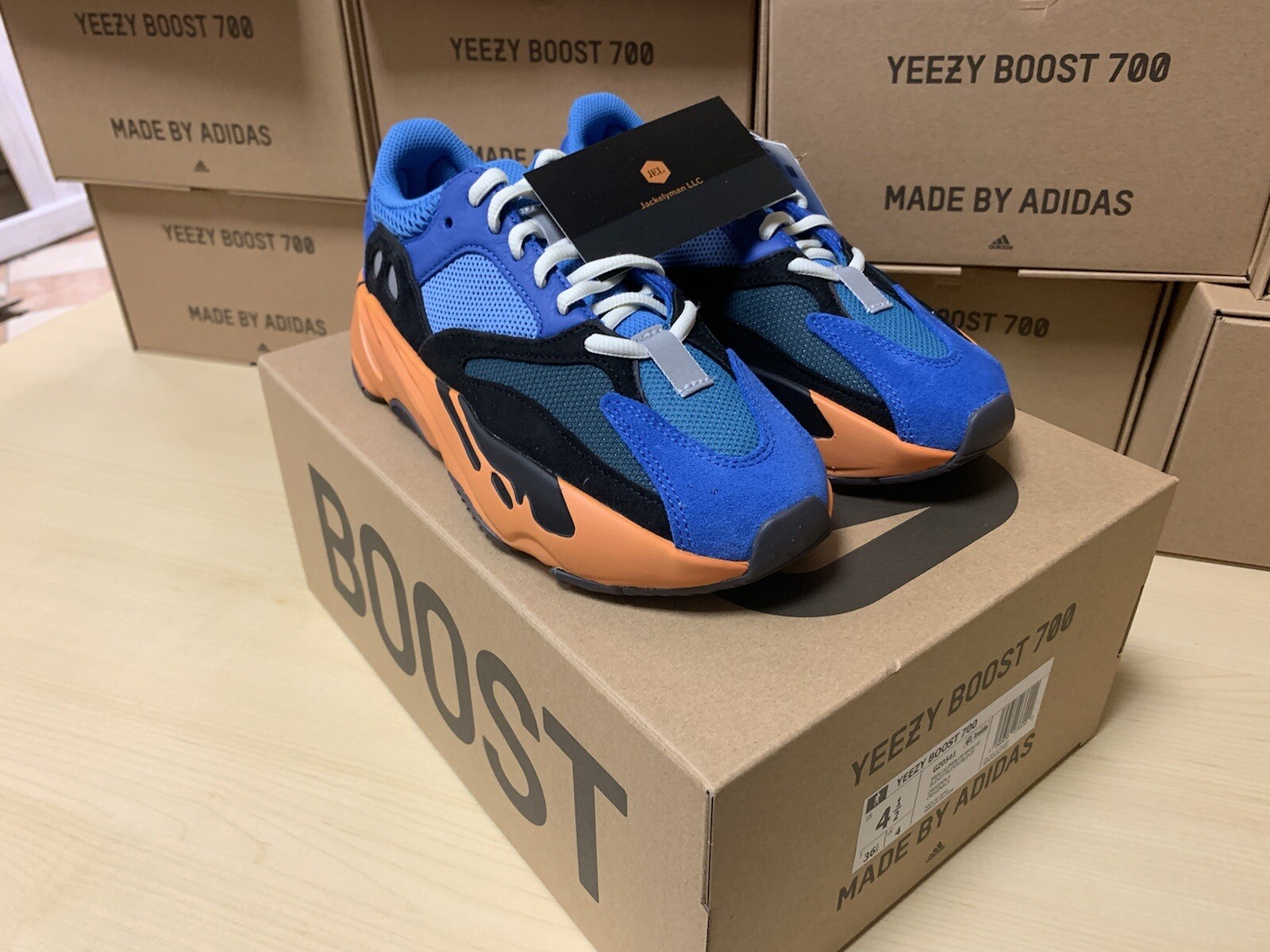 yeezy boost 700 box