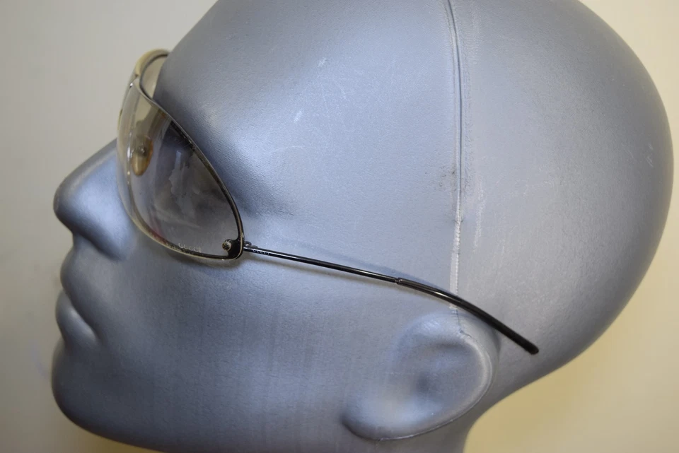 复古 1990 年代古驰 120 GG 1658/S TW3 渐变盾太阳镜破损镜片 — 第 3/4 张图片