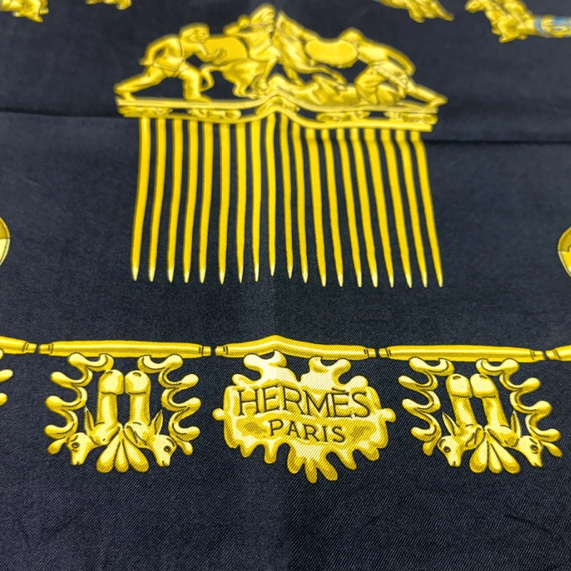 Bufanda de seda vintage Hermès "Les Cavaliers D'Or" de V. Rybal 1975 rara Carre 90 Foto 3 de 4