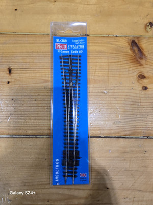 Peco SL-389 N-Scale Code-80 #8 Left-Hand Turnout Large Radius Insulfrog